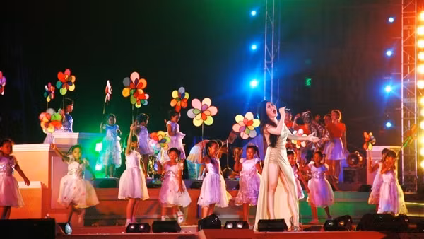1.653 drone trình diễn ánh sáng trong đêm khai mạc Festival biển Nha Trang