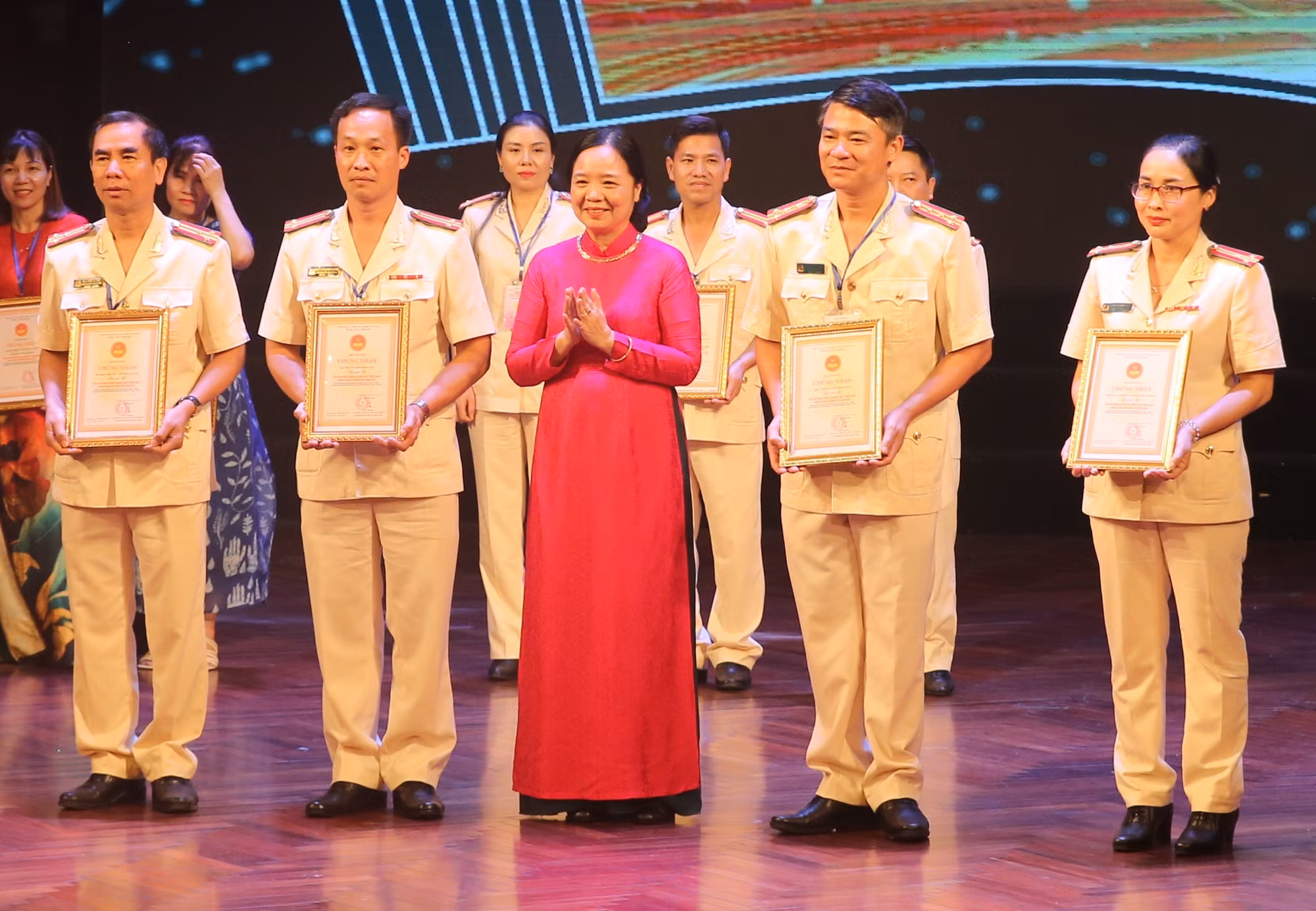 Bế mạc Liên hoan “Bác Hồ - Niềm tin yêu qua từng trang sách” năm 2023 -0