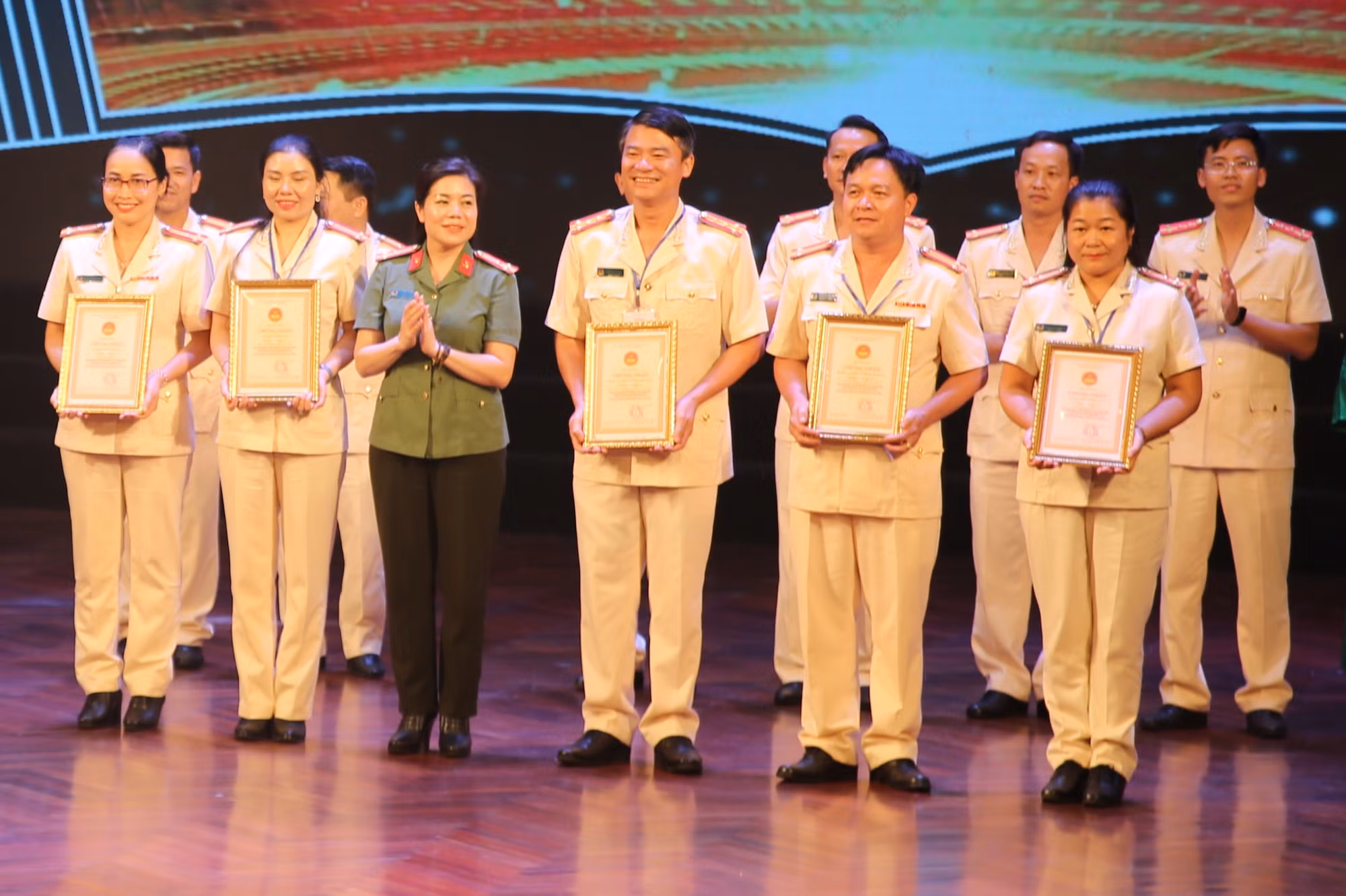 Bế mạc Liên hoan “Bác Hồ - Niềm tin yêu qua từng trang sách” năm 2023 -0