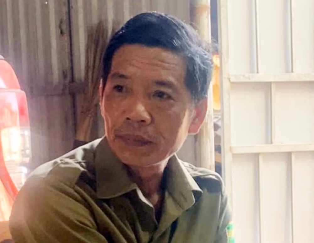 Người bảo vệ dân phố kịp thời cứu trẻ đuối nước -0