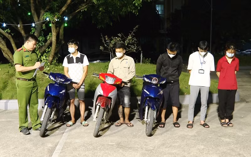 Xử lý nhóm đối tượng live stream điều khiển xe lạng lách, đánh võng để câu view -0