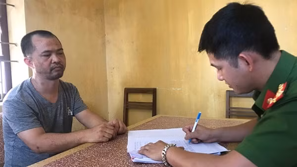 Khởi tố đối tượng chống người thi hành công vụ