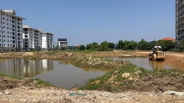 Chưa xong thủ tục pháp lý, dự án hàng trăm tỷ đồng vẫn san lấp mặt bằng rầm rộ