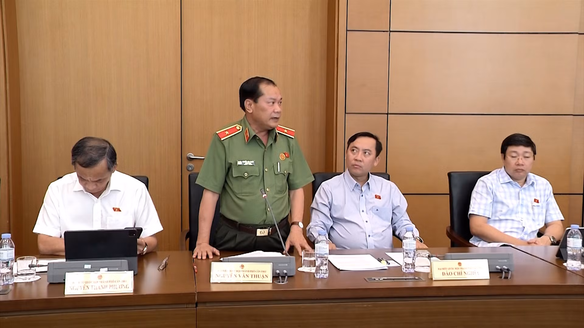 Tăng tuổi nghỉ hưu đối với sĩ quan CAND có nhiều điểm lợi -0