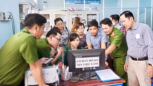 Công an Bạc Liêu nỗ lực sớm về đích trong kích hoạt tài khoản định danh điện tử