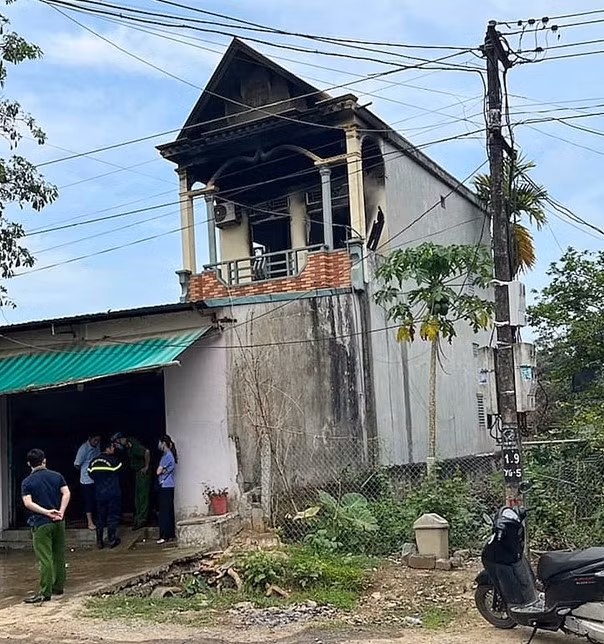 Cháy nhà lúc sáng sớm, 2 người tử vong -0
