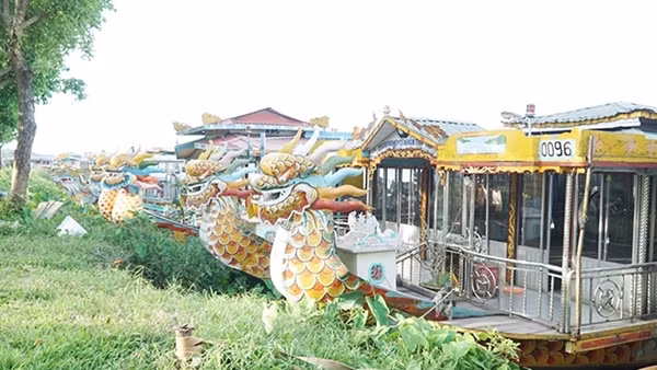 Khẩn trương gỡ vướng khi hàng loạt thuyền rồng trên sông Hương bị “khai tử”