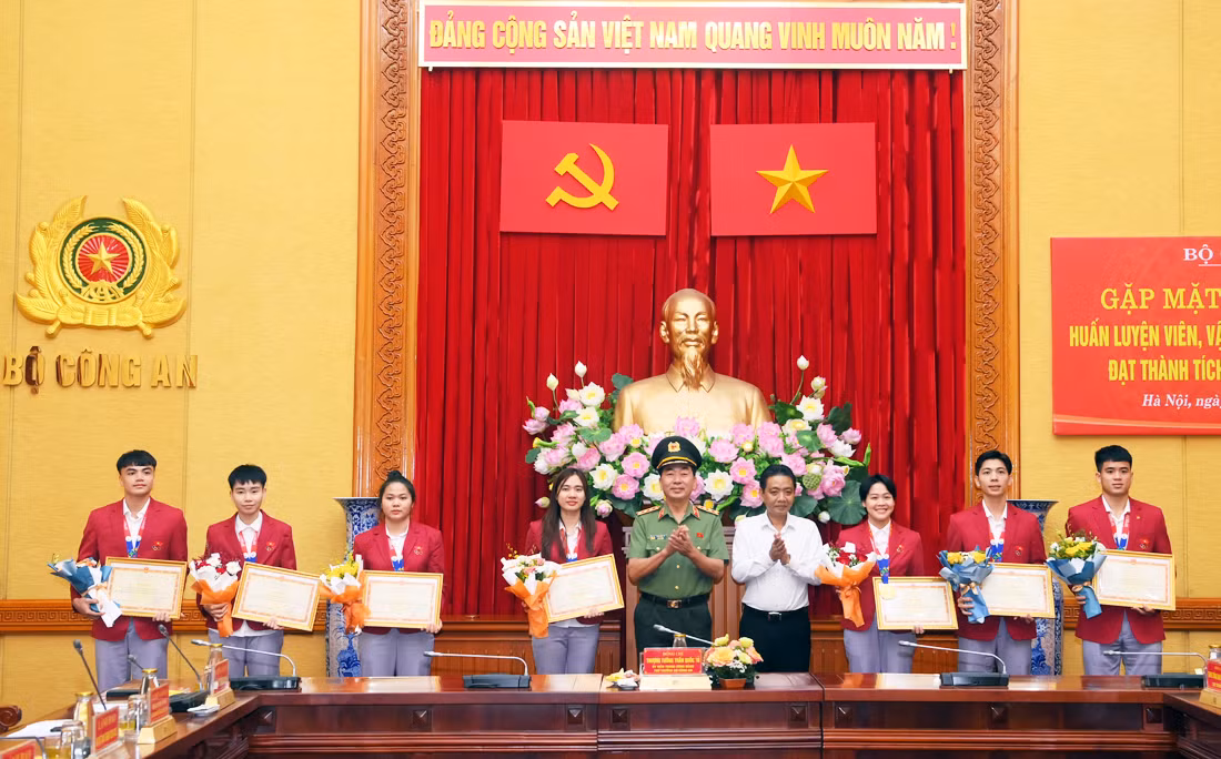 Biểu dương huấn luyện viên, vận động viên thể thao CAND đạt thành tích cao tại SEA Games 32 -0