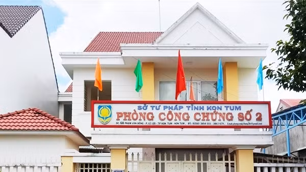 Phó trưởng phòng công chứng “nhận tiền” bị miễn nhiệm