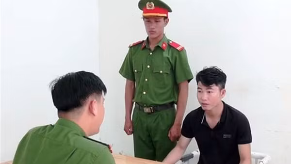 Làm giả các loại giấy tờ đi cầm cố tài sản lấy tiền tiêu xài