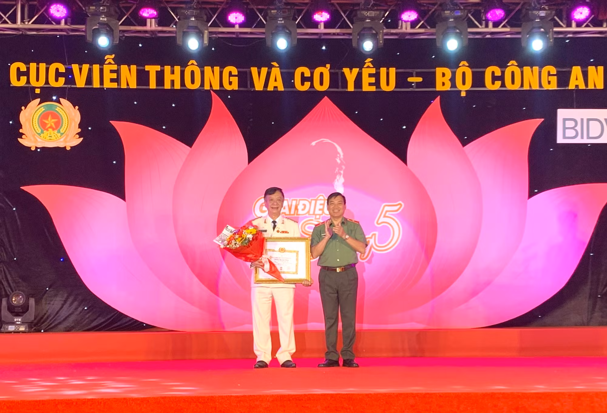 Quán triệt chỉ đạo của Tổng Bí thư về CAND học tập thực hiện Sáu điều Bác Hồ dạy và Nghị quyết 16 của Đảng ủy Công an Trung ương -0