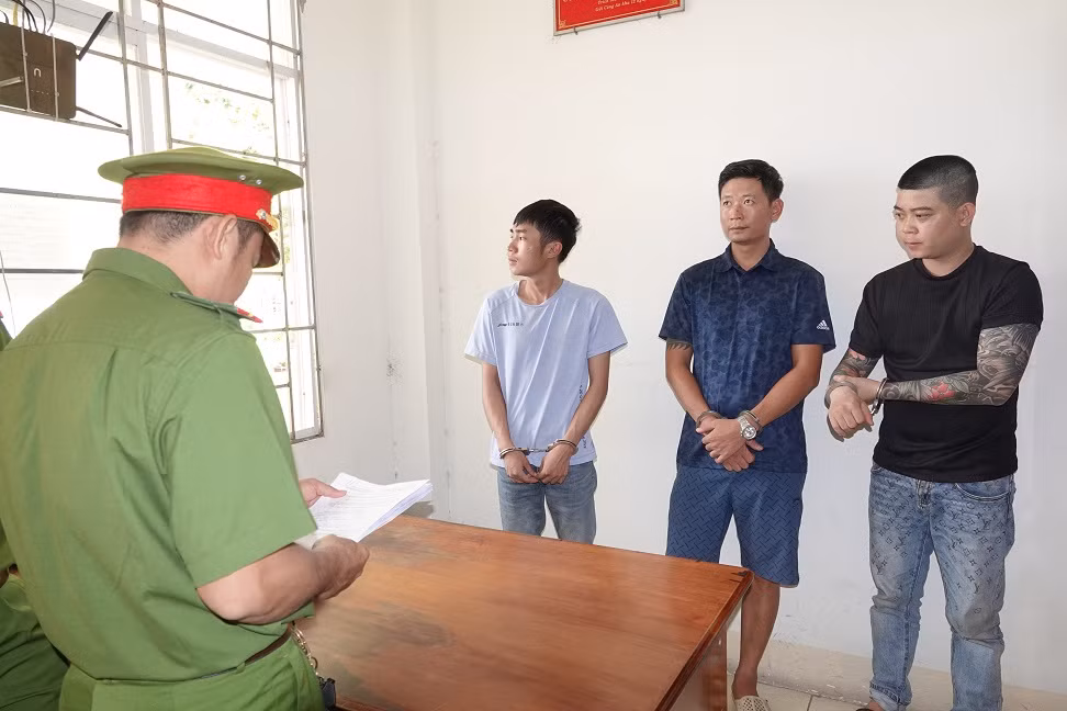 Bắt giữ khẩn cấp 3 đối tượng cho vay nặng lãi -0
