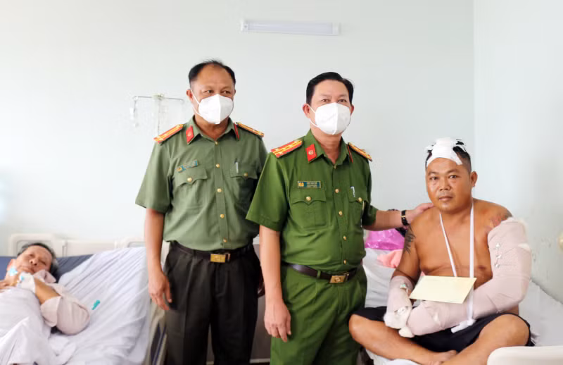 Bắt tạm giam đối tượng chém Trung tá Công an cùng 2 dân phòng khi đang thi hành công vụ -0