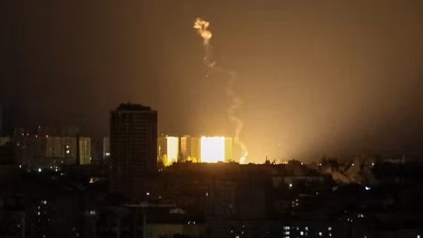 Ukraine báo động toàn lãnh thổ, nổ lớn vang lên ở Kiev