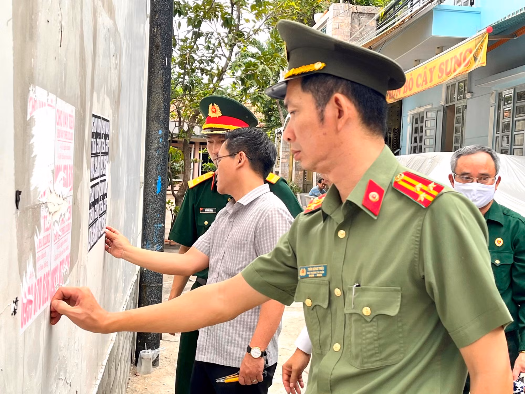  TP Hồ Chí Minh liên tục ra quân bóc gỡ, xóa bỏ quảng cáo trái phép -0