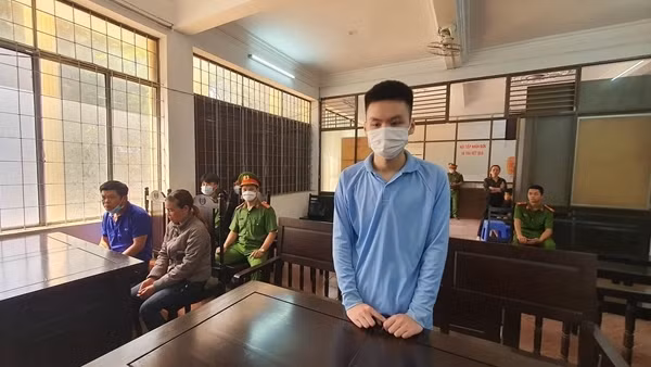 Bỏ tiền chuộc mình rồi câu kết tìm người lừa bán sang Campuchia