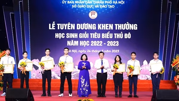 Tuyên dương, khen thưởng học sinh giỏi tiêu biểu Thủ đô năm học 2022-2023