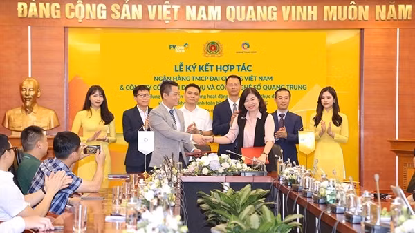 PVcomBank đi đầu trong ứng dụng cơ sở dữ liệu quốc gia về dân cư, hướng tới chuyển đổi số toàn diện