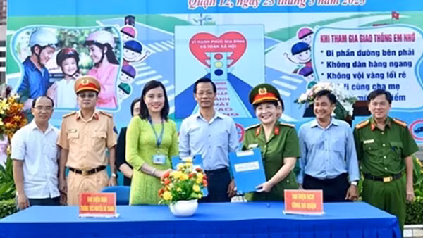 TP Hồ Chí Minh triển khai nhân rộng mô hình “Cổng trường an toàn giao thông năm 2023”