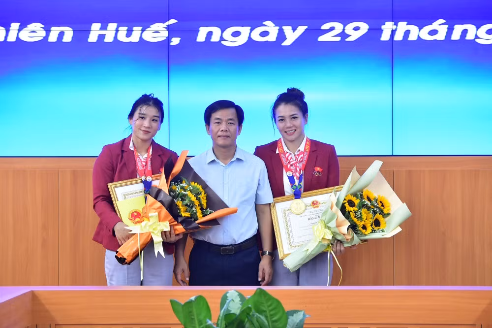 Hai chị em ruột ở Huế đoạt huy chương Vàng môn Vật tự do tại SEA Games 32 -0