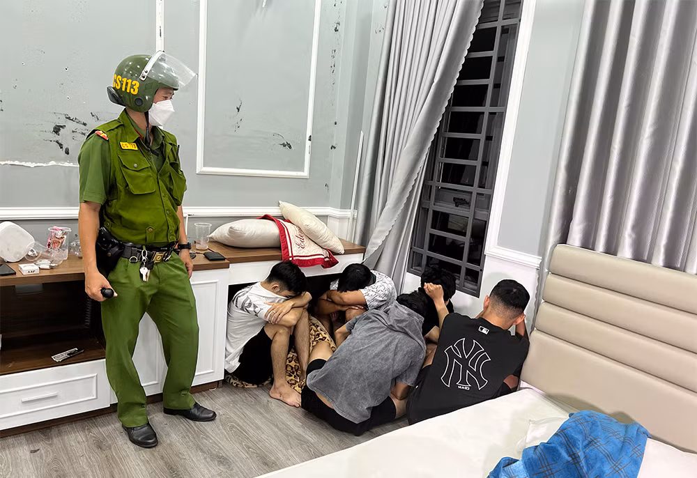 14 nam nữ thuê căn hộ “mở tiệc” ma túy -0