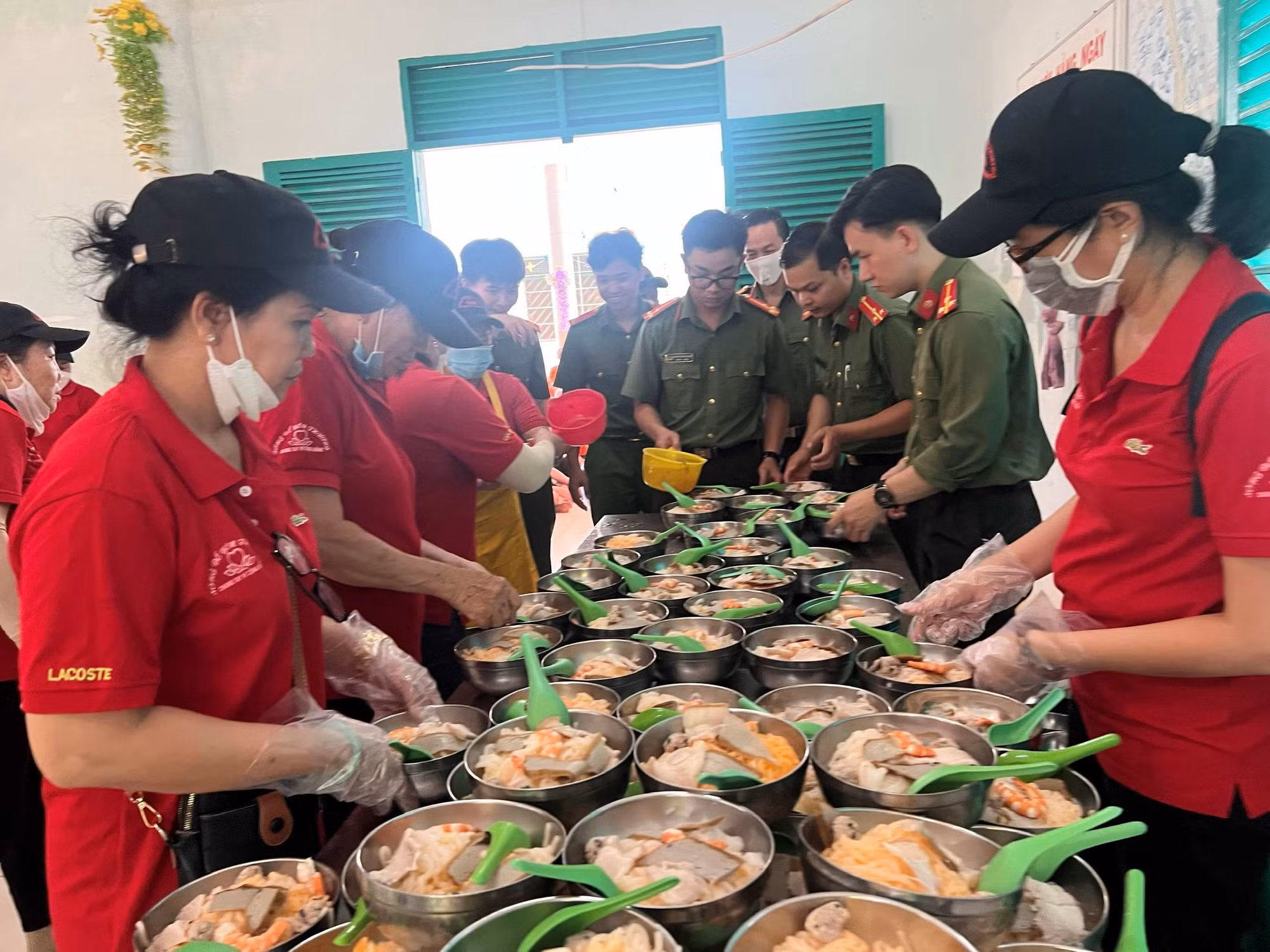 Cục truyền thông CAND trao quà từ thiện tại Bình Phước -0