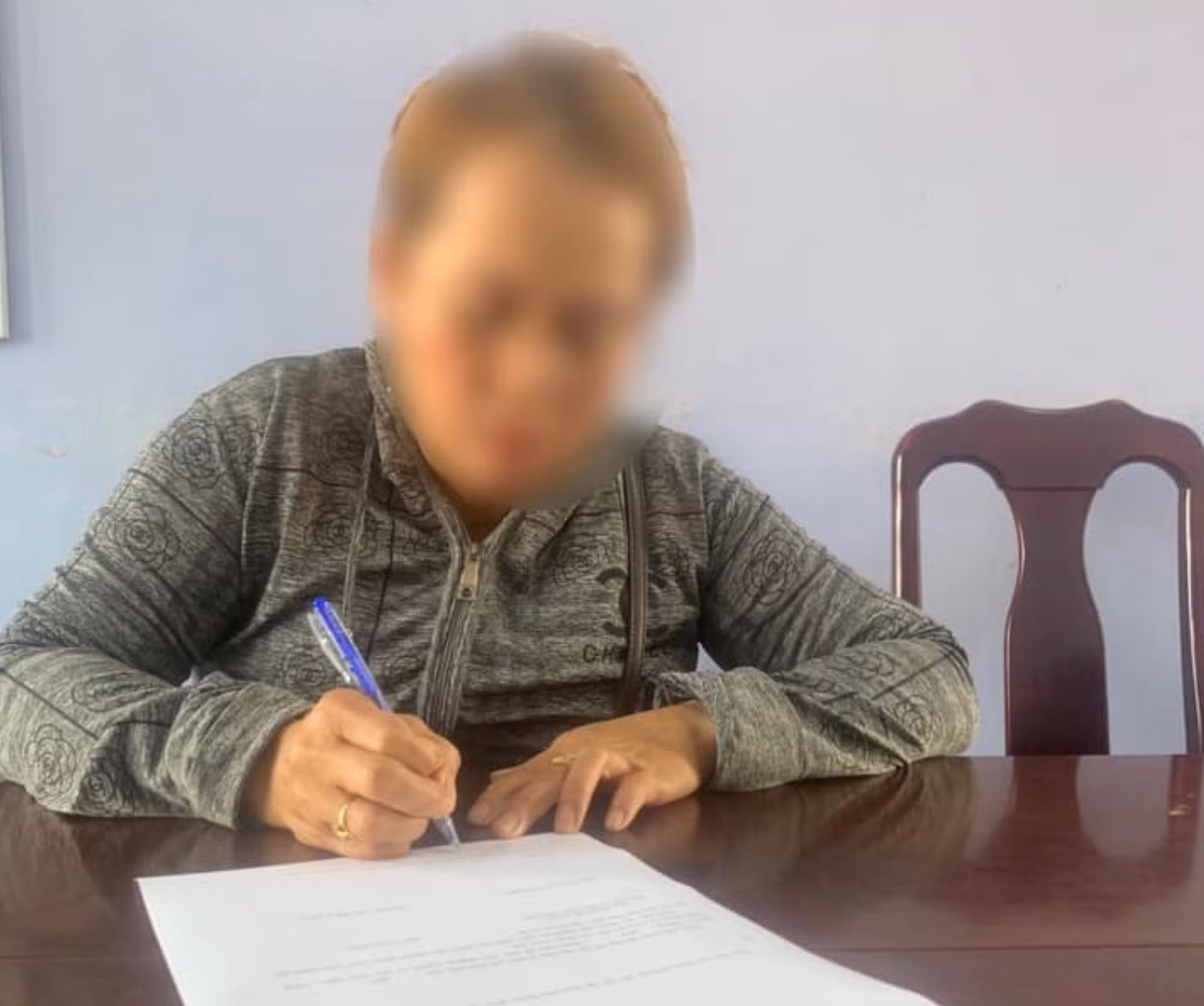 Tiêu xài hết 70 triệu đồng, người phụ nữ dựng hiện trường giả báo mất trộm -0