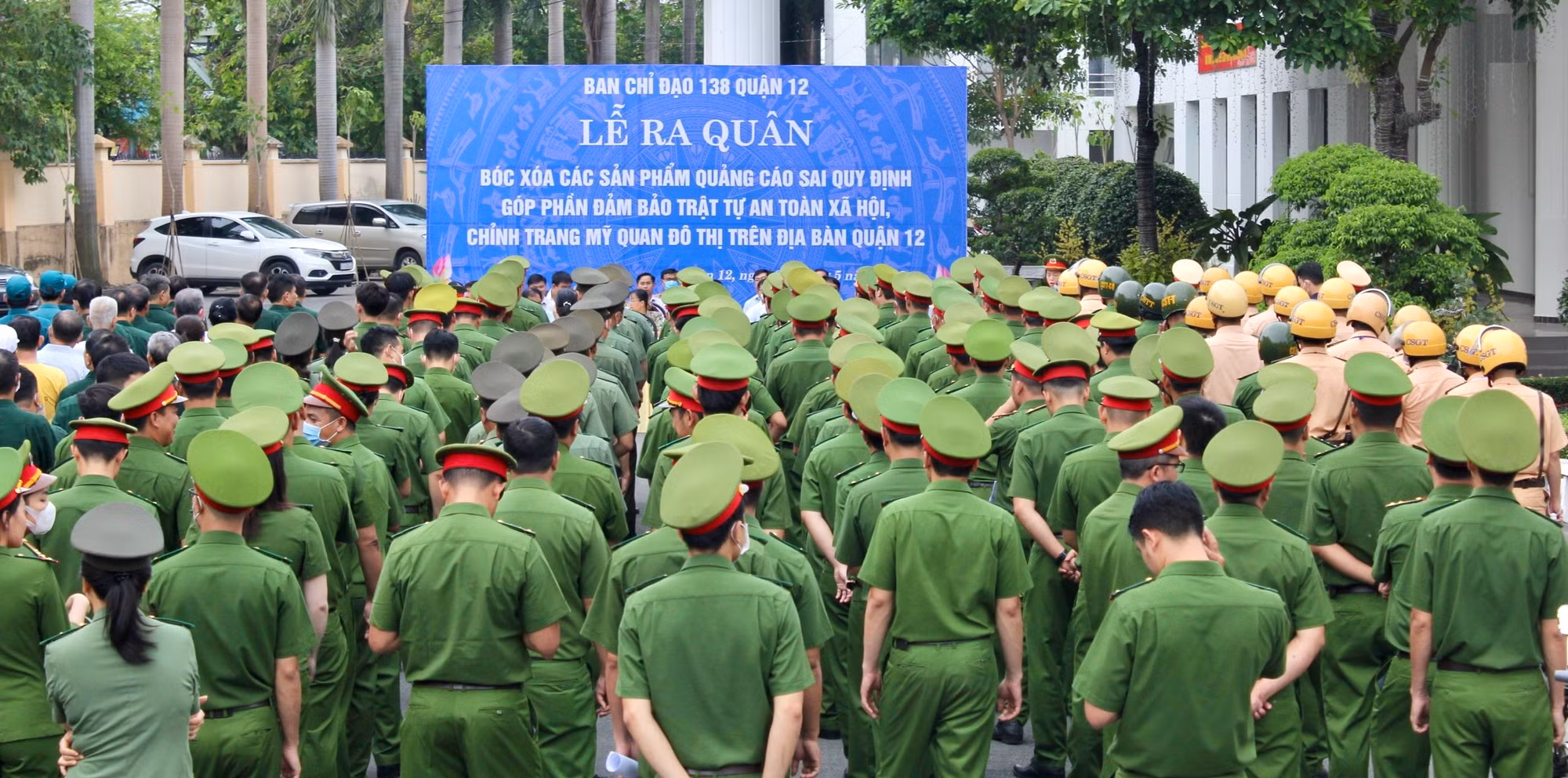  TP Hồ Chí Minh liên tục ra quân bóc gỡ, xóa bỏ quảng cáo trái phép -0