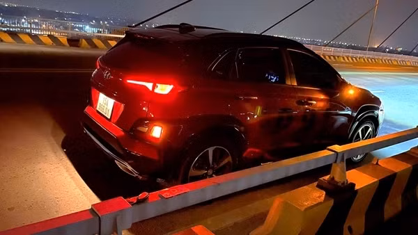 Tìm kiếm người để lại ô tô trên cầu, nghi nhảy cầu Bính trong đêm