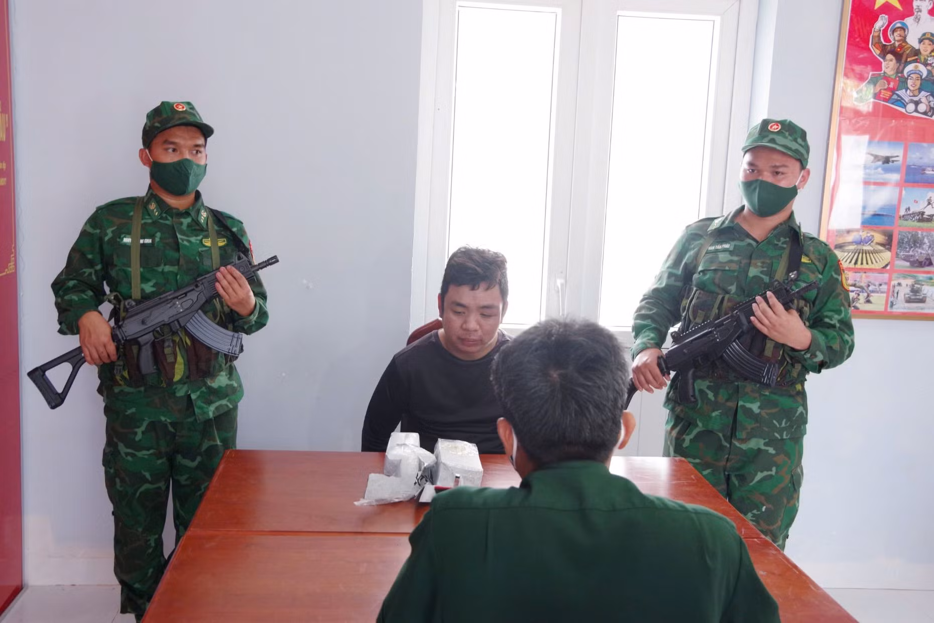 tuy2.jpg -0