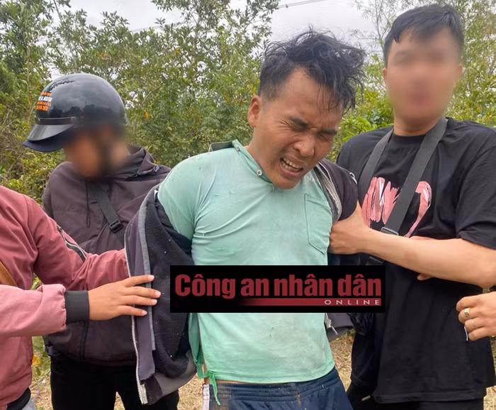 Gần 4 ngày đêm truy vết, vây bắt đối tượng truy nã lẩn trốn vào rừng -0