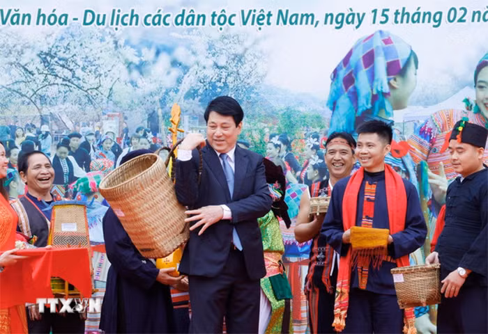 Chủ tịch nước: Văn hóa truyền thống của 54 dân tộc là nguồn lực quý báu -0