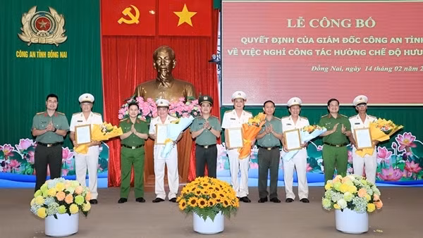 13 lãnh đạo cấp phòng Công an tỉnh Đồng Nai xin nghỉ công tác trước hạn tuổi