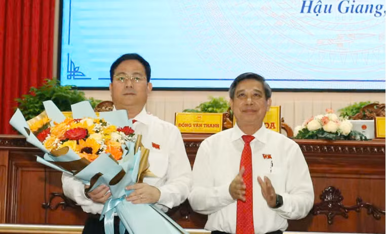 Đồng chí Trần Văn Huyến giữ chức Chủ tịch UBND tỉnh Hậu Giang -1