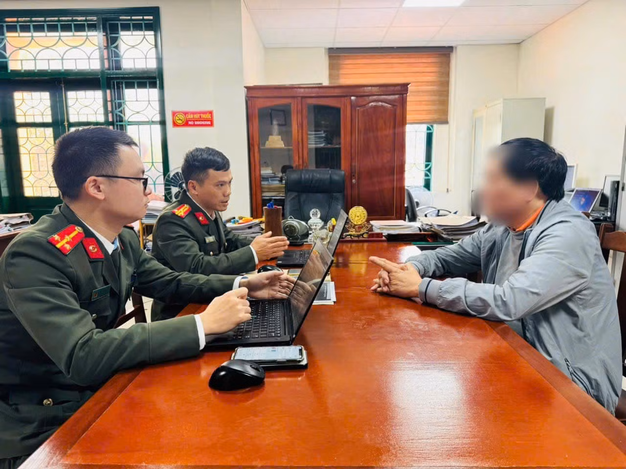 Xử lý 3 hội nhóm zalo báo chốt cảnh sát giao thông -0