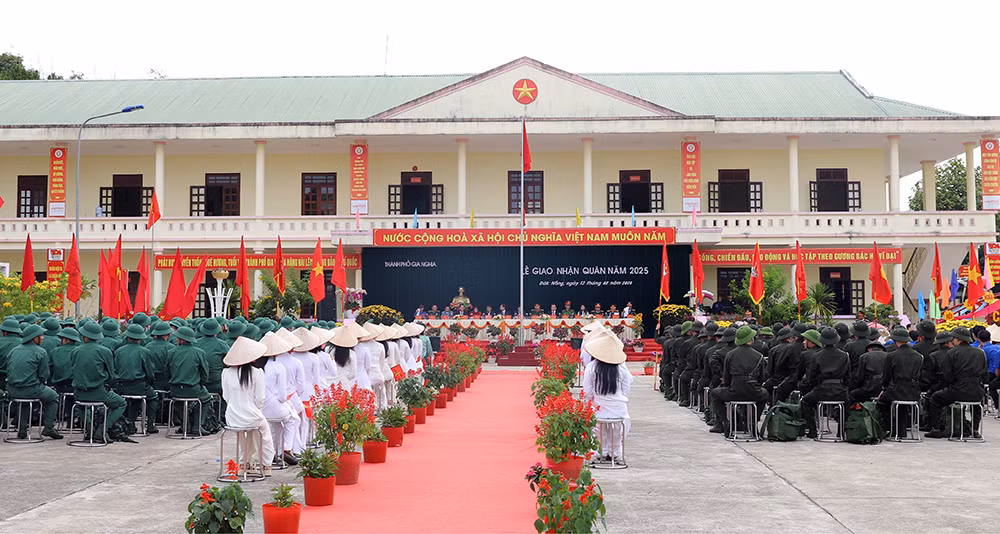 Hàng nghìn tân binh háo hức, sữn sàng lên đường nhập ngũ -0