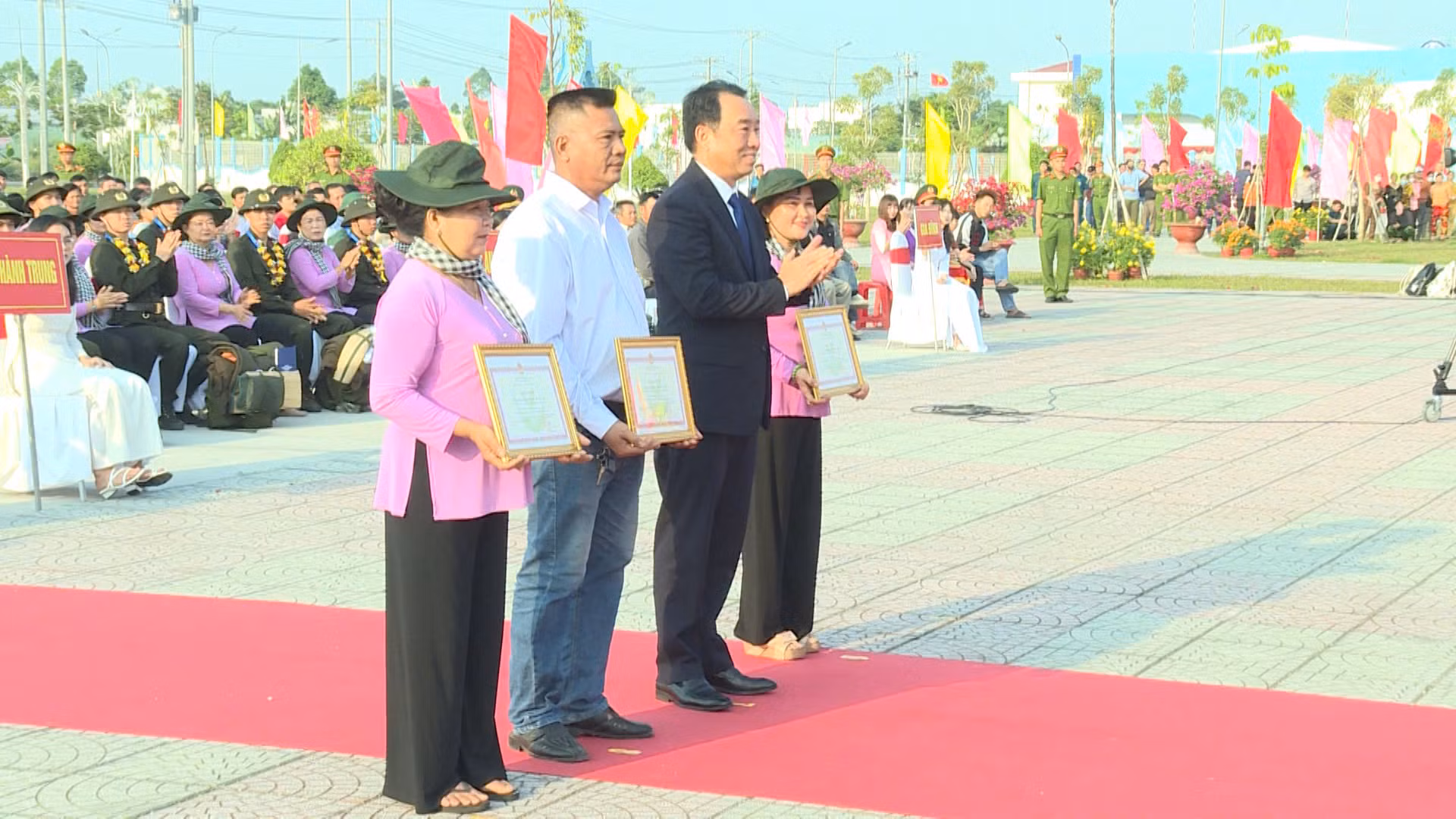 Sôi nổi Ngày hội tòng quân tại các tỉnh miền Tây -0