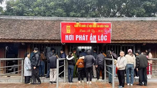 Cao điểm mùa lễ hội: Nhiều “điểm nóng” đã không còn “nóng”
