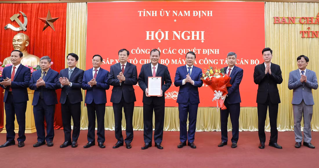 Công bố các quyết định sắp xếp bộ máy, công tác nhân sự tỉnh Nam Định -0