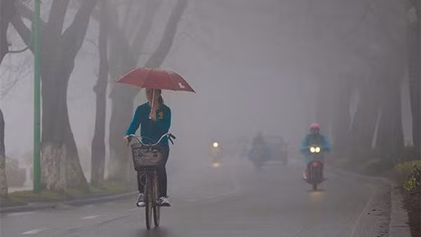 Miền Bắc mưa phùn ẩm ướt và sương mù