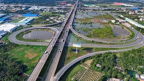 Thủ tướng đôn đốc đẩy mạnh phân bổ và giải ngân vốn đầu tư công