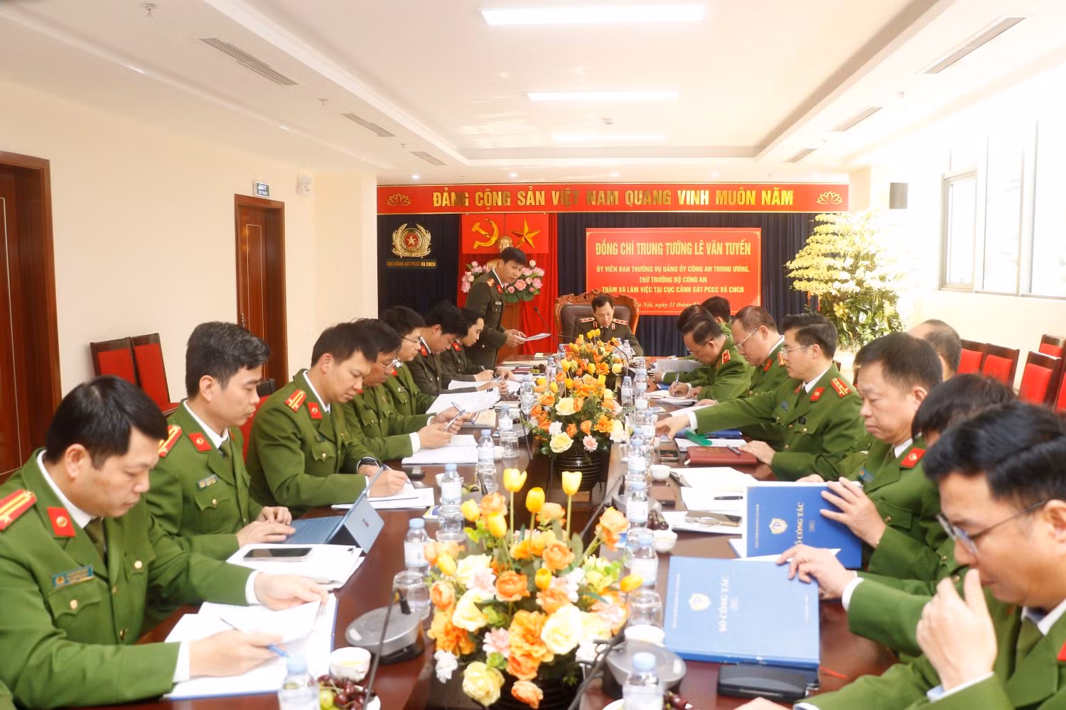Thứ trưởng Lê Văn Tuyến thăm và làm việc tại Cục Cảnh sát Phòng cháy, chữa cháy và cứu nạn, cứu hộ -0