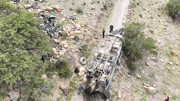 Xe buýt lao xuống vực khiến 30 người thiệt mạng ở Bolivia