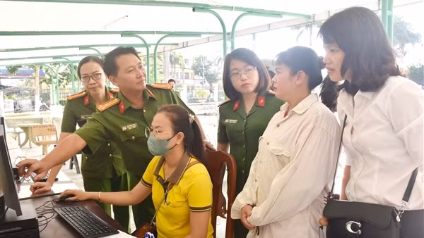 Lấy sự hài lòng của người dân làm thước đo cải cách hành chính