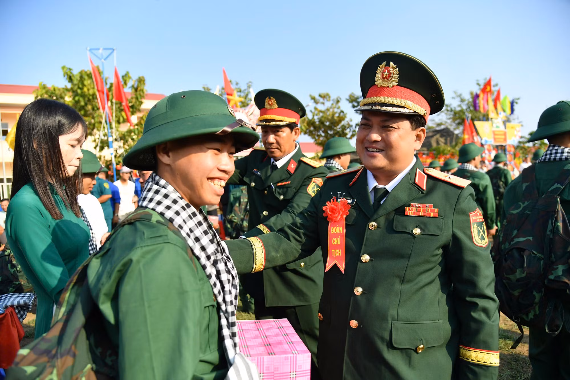 Sôi nổi Ngày hội tòng quân tại các tỉnh miền Tây -0