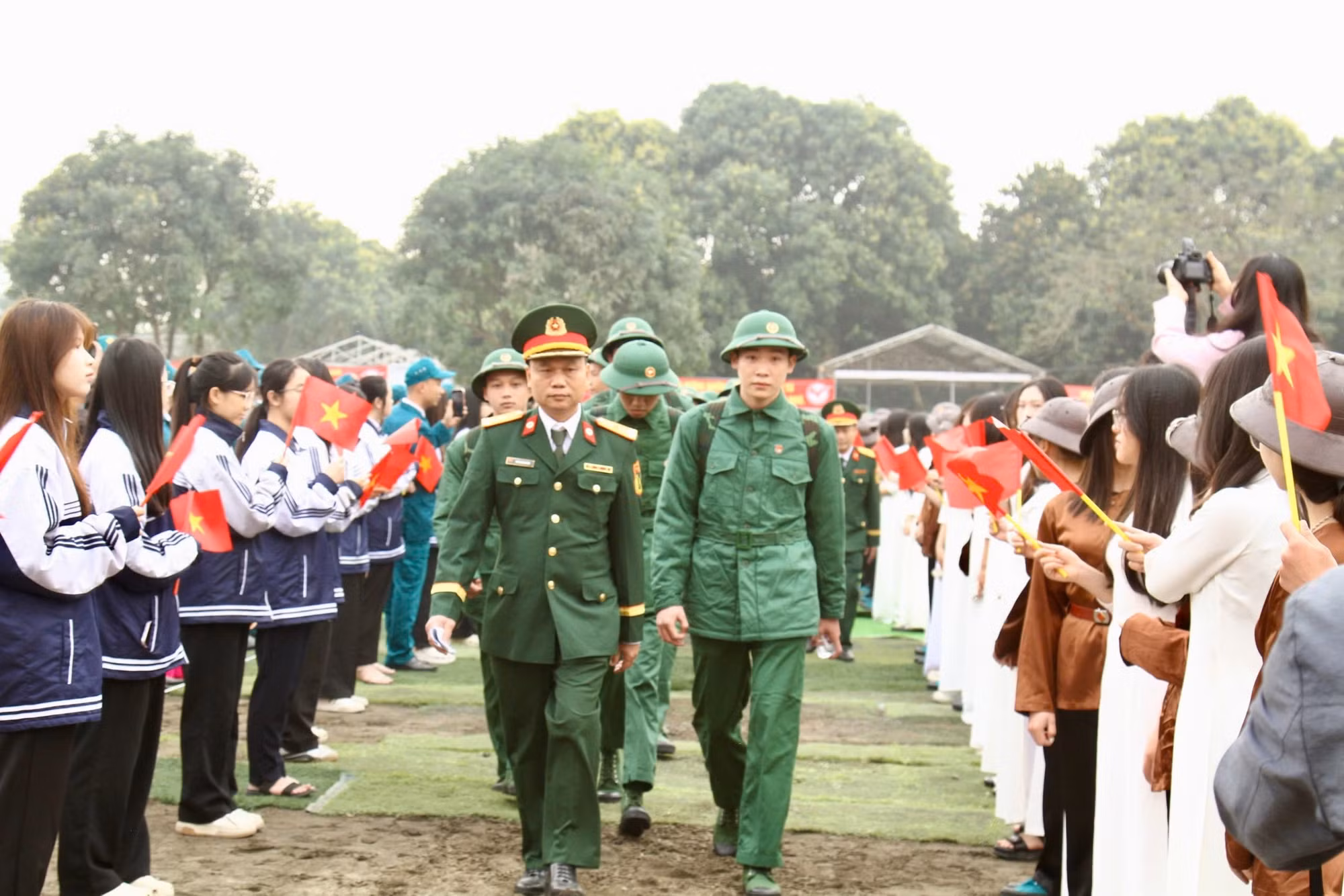 Trung tướng Phạm Thế Tùng dự lễ giao nhận quân tại Nghệ An -0
