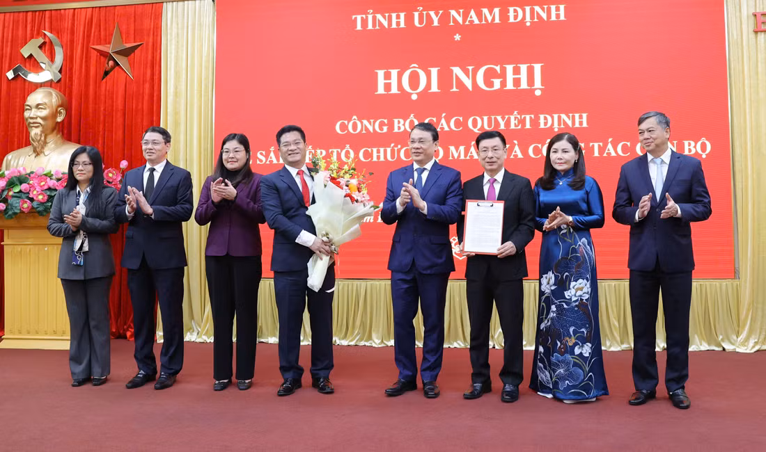 Công bố các quyết định sắp xếp bộ máy, công tác nhân sự tỉnh Nam Định -0