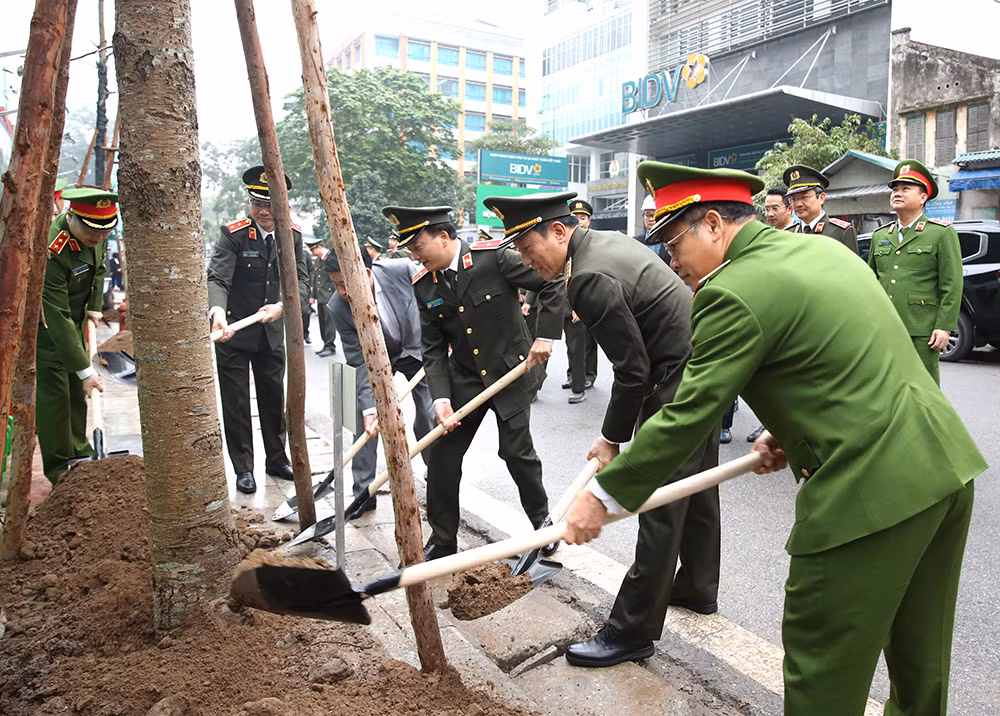Bộ Công an hưởng ứng phong trào trồng cây, gây rừng -0