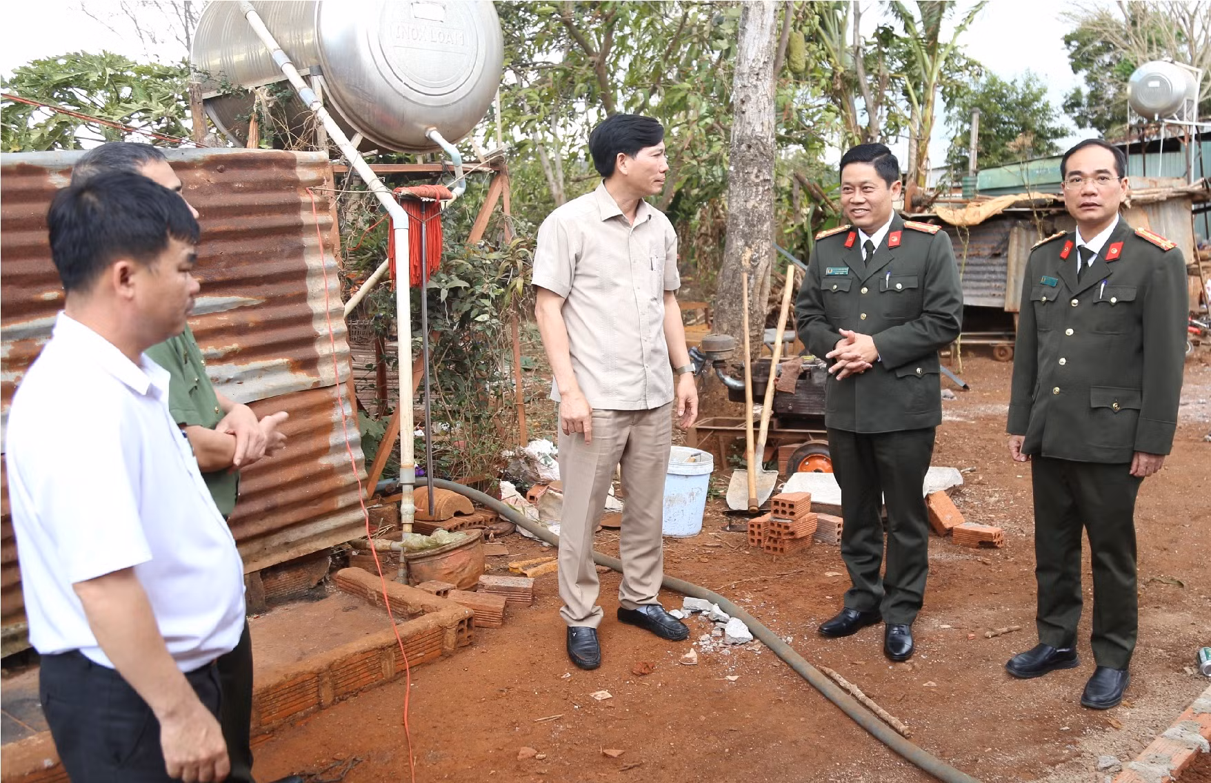 Đoàn công tác của Bộ Công an làm việc với Công an Gia Lai triển khai kế hoạch xóa nhà tạm, nhà dột nát -0