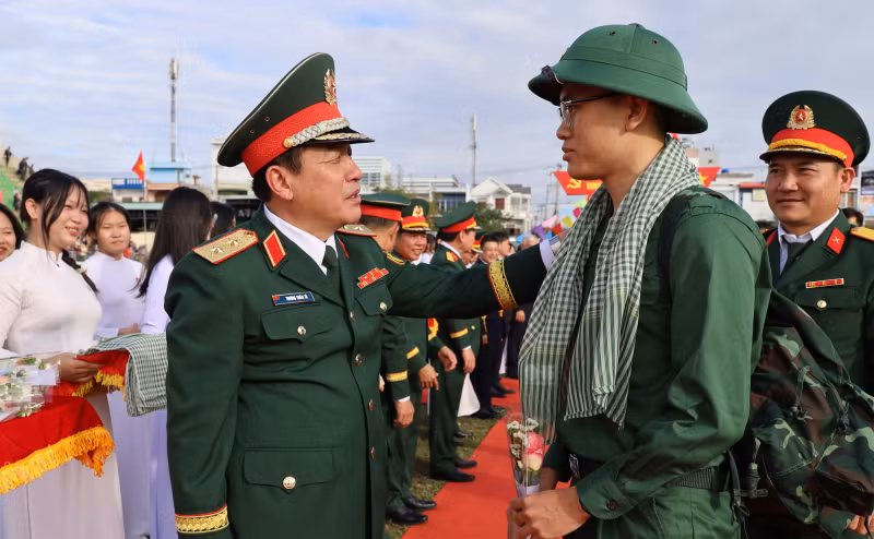 Hàng nghìn tân binh háo hức, sẵn sàng lên đường nhập ngũ -0